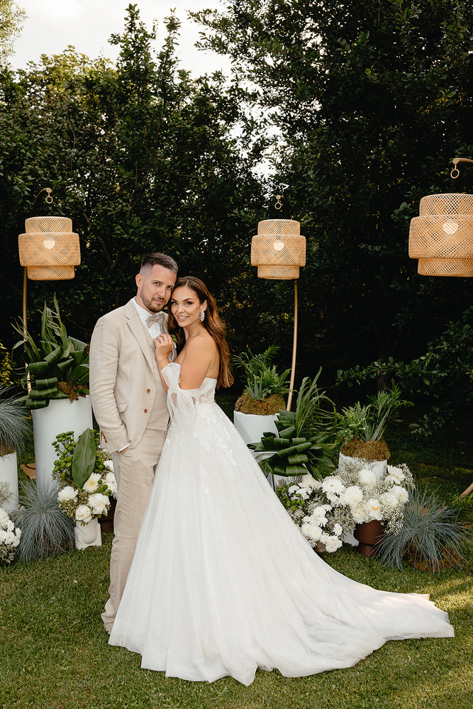 Modern Natural Alfresco Wedding