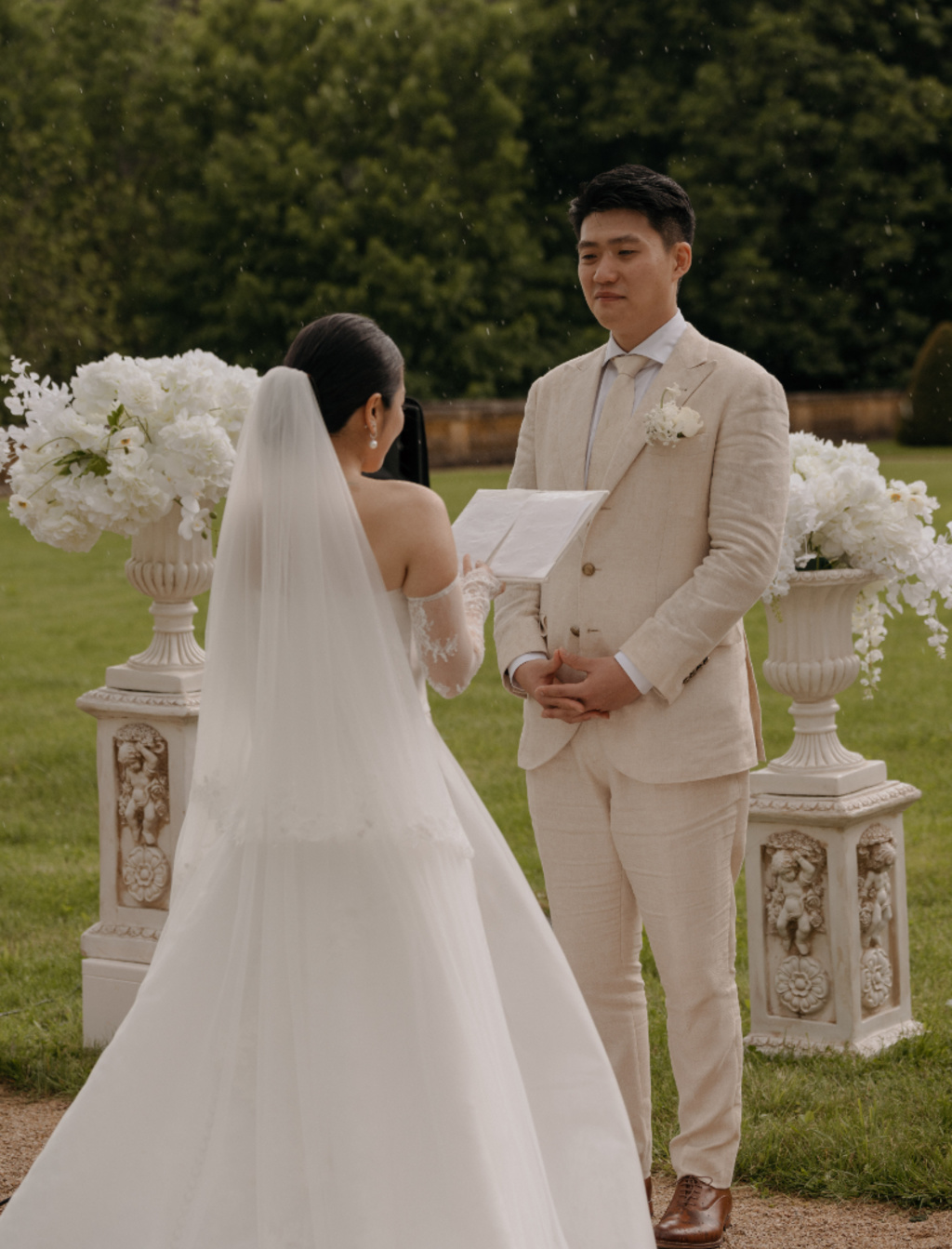 A Fairytale Wedding At Domaine Des Halles: Embracing Romance Amidst A Light Rain