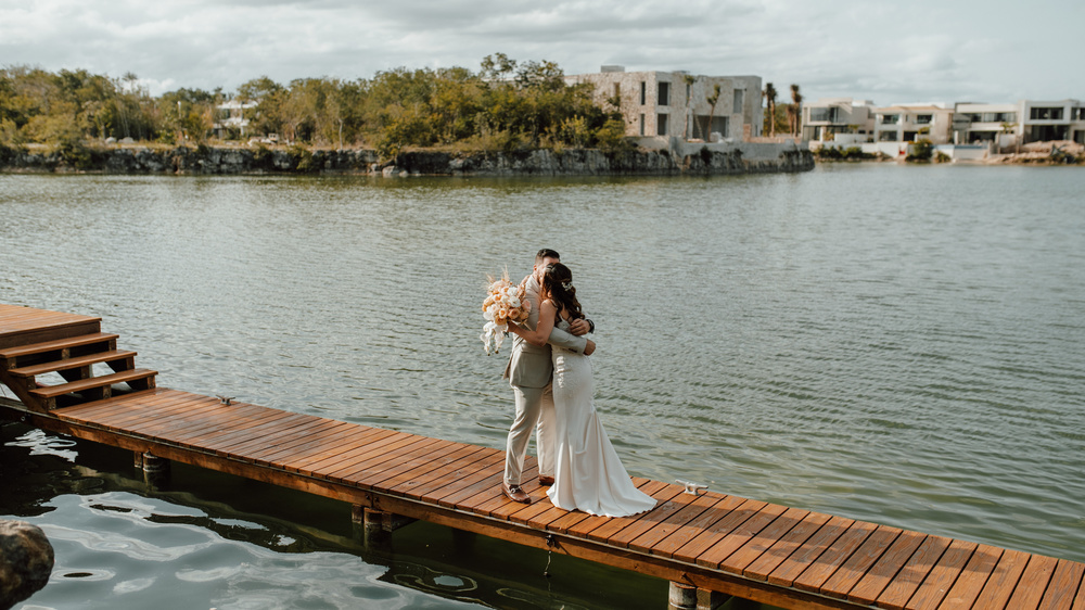 Beautiful Lake House Micro-wedding