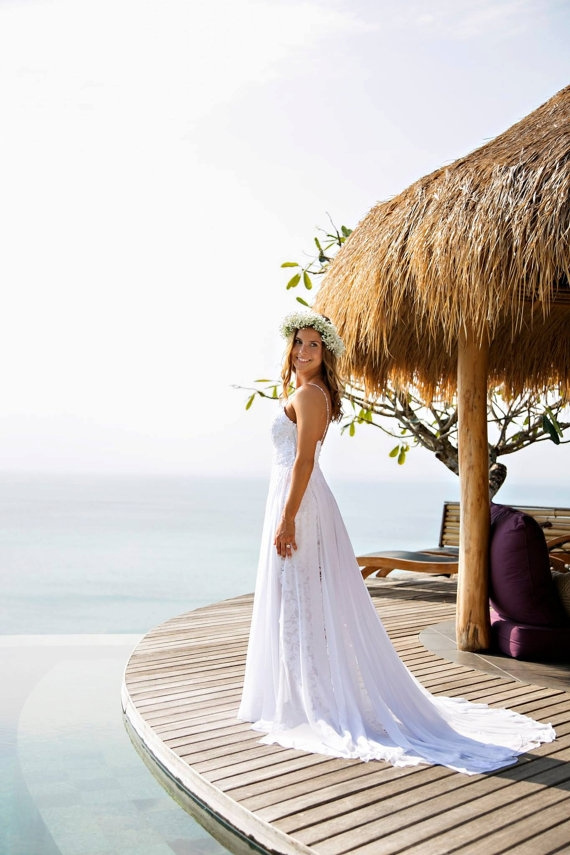 Affordable Wedding Dress Ideas For Destination Wedding