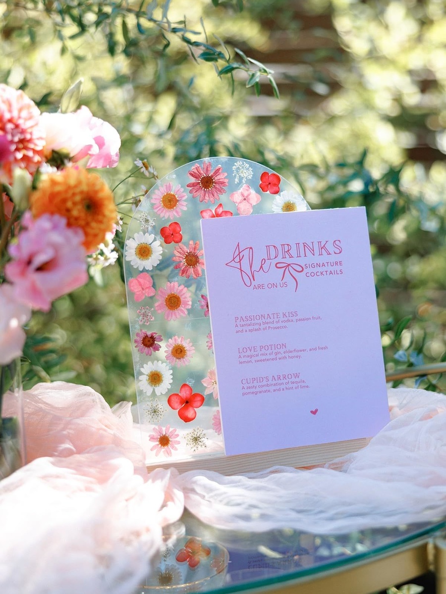 Dried Pressed Flowers | We are in love with these real flowers that are ready for any DIY project. You will receive 3 packs of pink dried flowers in independent packaging, contains 83 pcs different kinds of flowers and leaves.